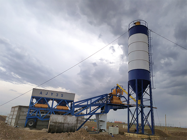 Mobile concrete mixing plant price